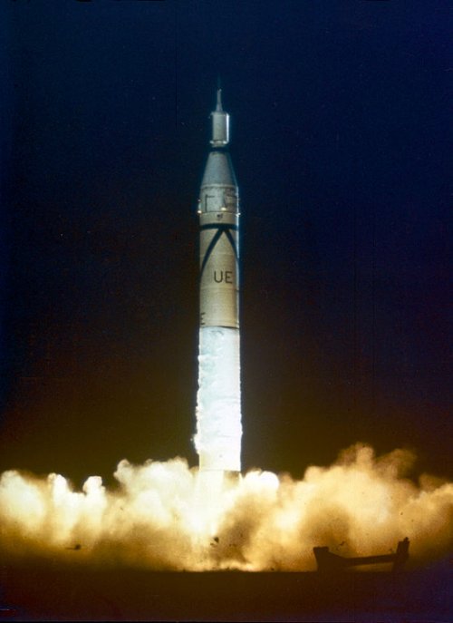 559px-Launch_of_Jupiter_C_with_Explorer_1-sm.jpg